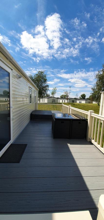 Rj Luxury Caravan Hire With Hot Tub Tattershall Bagian luar foto